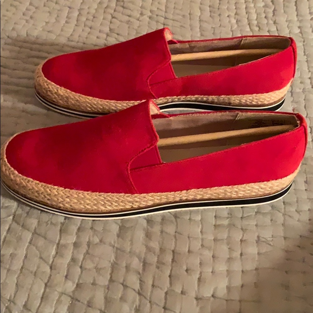 LANDS END RED SUEDE ESPADRILLES - Picture 2 of 5